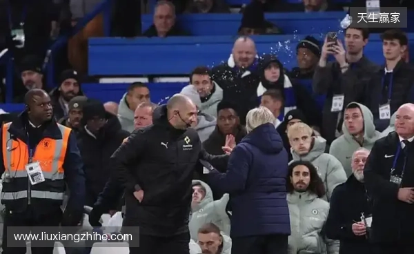 英足总官方：切尔西因球迷向场内投掷水瓶被罚款15万英镑