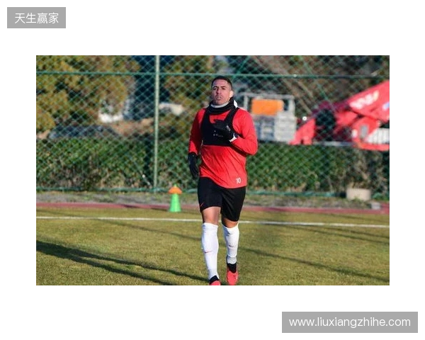 记者:韦世豪当蓉城队长并不意外 他和罗慕洛刘殿座携手带队前进 记者:韦世豪当蓉城队长并不意外 他和罗慕洛刘殿座携手带队前进