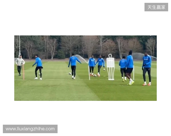 跟队:埃斯特旺参加了切尔西的公开训练,里斯、约恩森缺席 跟队:埃斯特旺参加了切尔西的公开训练,里斯、约恩森缺席